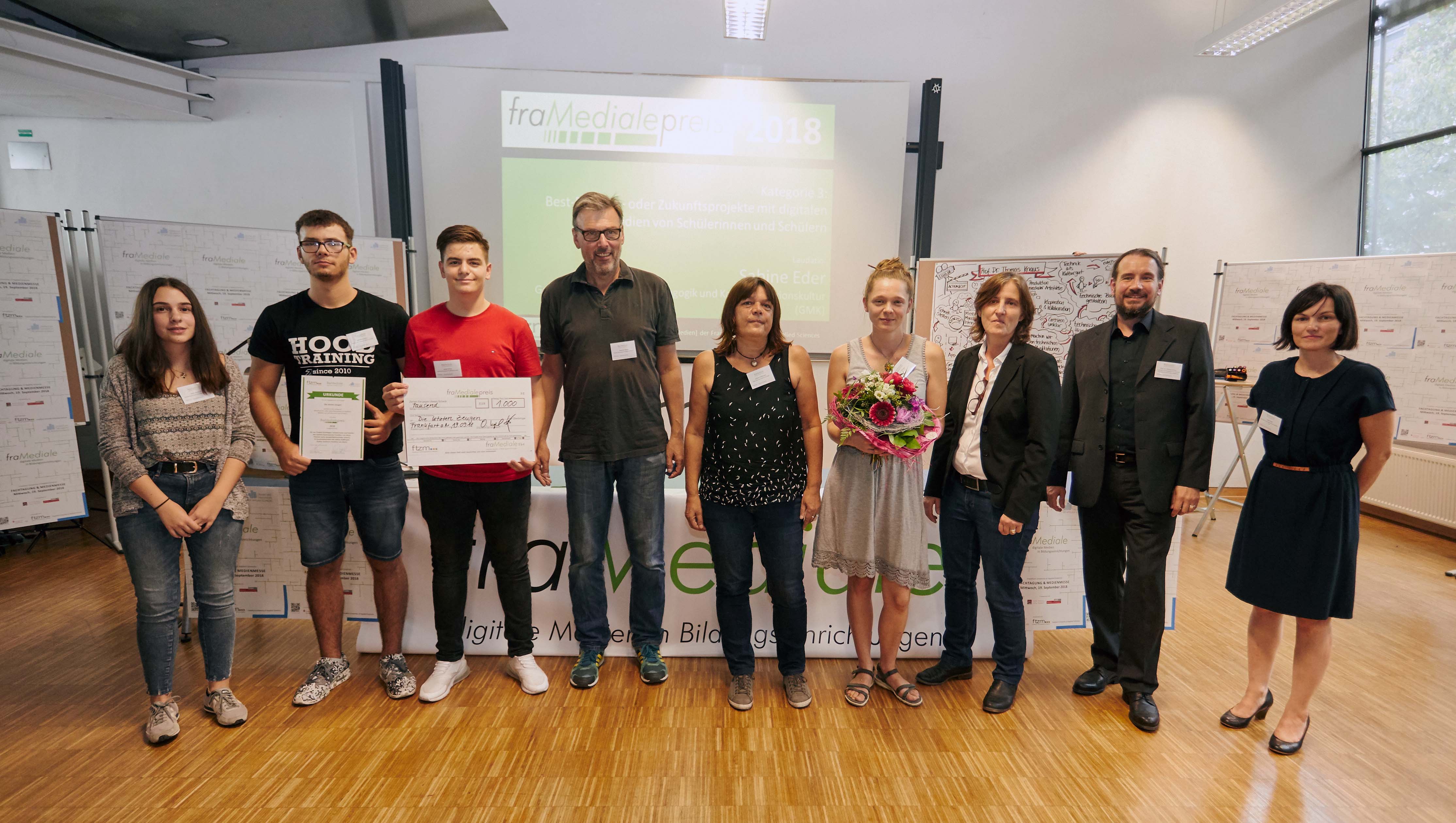 Virtual Reality Im Klassenzimmer Die Letzten Zeugen Neue Digitale Lernformen Und Bilderbuch App Frankfurt Uas