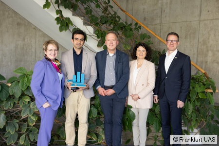 Bild mit Preisträger und Fördenden des Sustain Awards 2025
