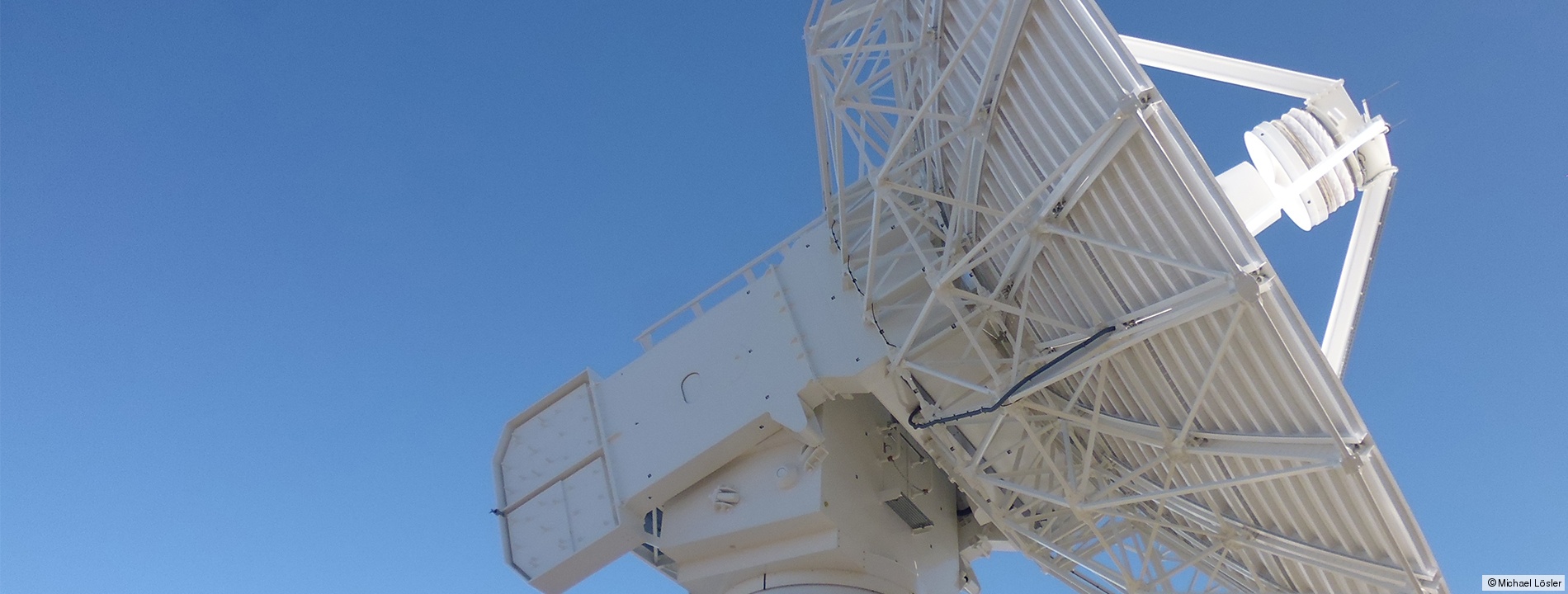 Hauptreflektor eines VGOS-spezifizierten VLBI-Radioteleskops