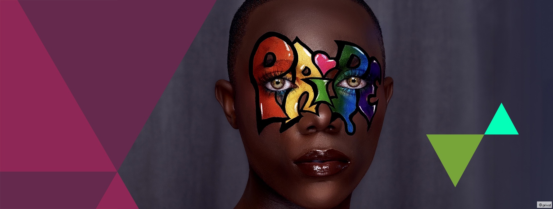 Dunkler Hintergrund, frontale Gesichtsansicht einer Person of Color, über den Augen ist in leuchtenden Regenbogenfarben das Wort Pride geschminkt. Bei der Person handelt es sich um Fabian Kagimu, Trans*aktivistin und Gründerin von prismuganda.org