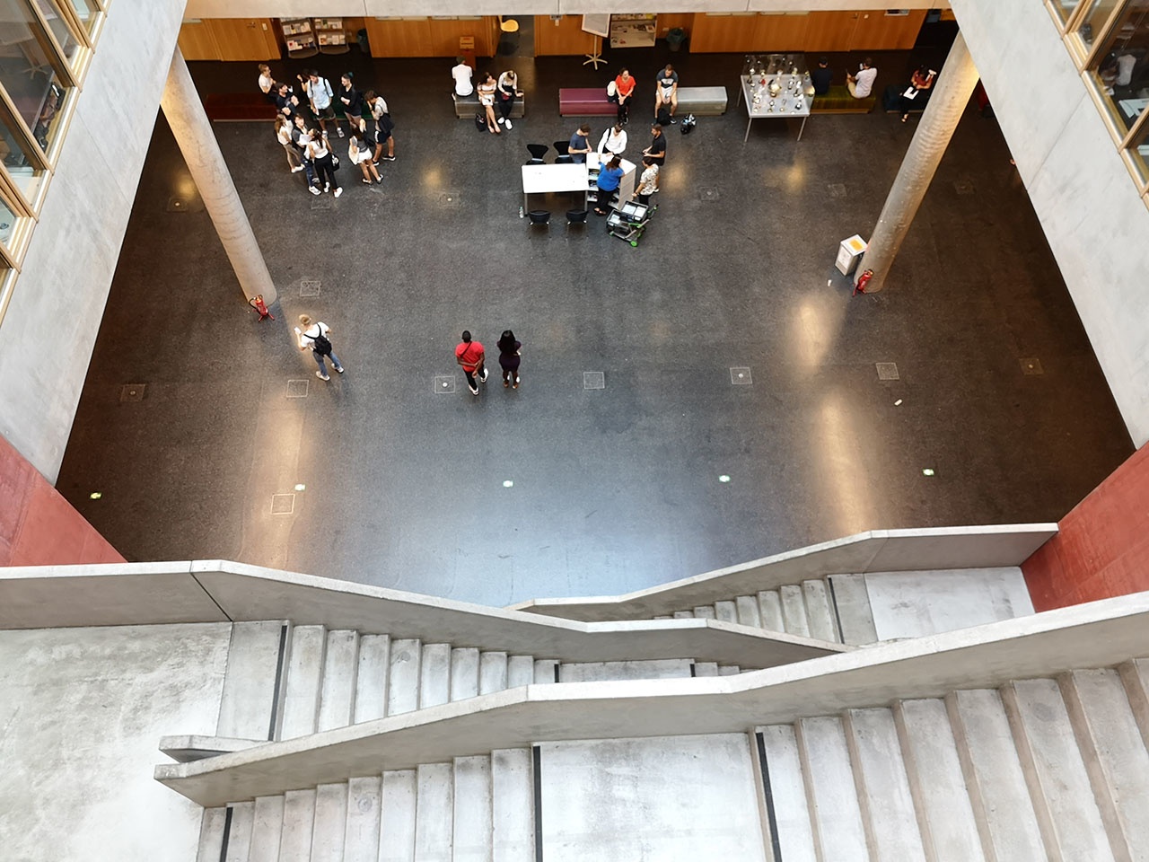 © Carmen Rauber View into the foyer of building 1